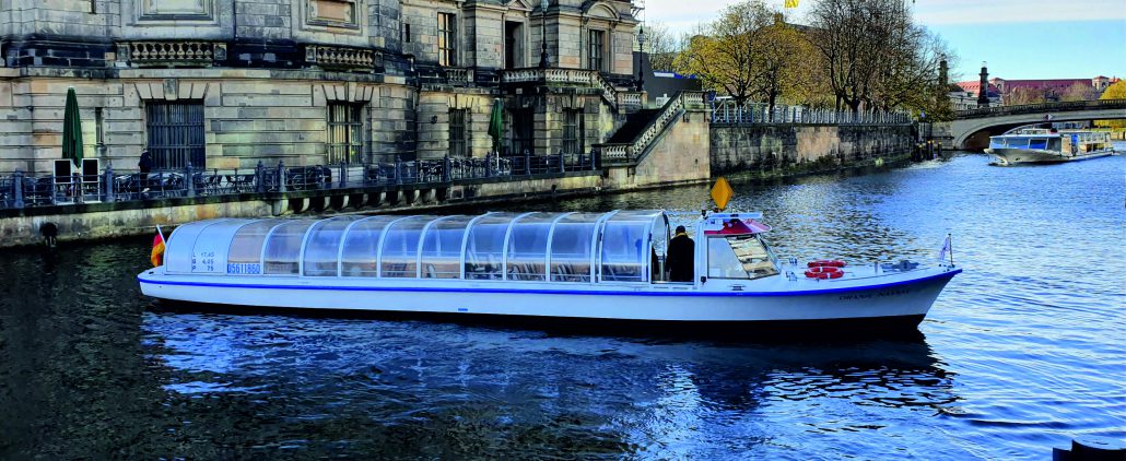 Pluche pop toewijding wakker worden Rondvaartboot Oranje Nassau vaart emissievrij door Berlijn met Torqeedo  Deep Blue - De Stille Boot | Experts in Elektrisch Varen